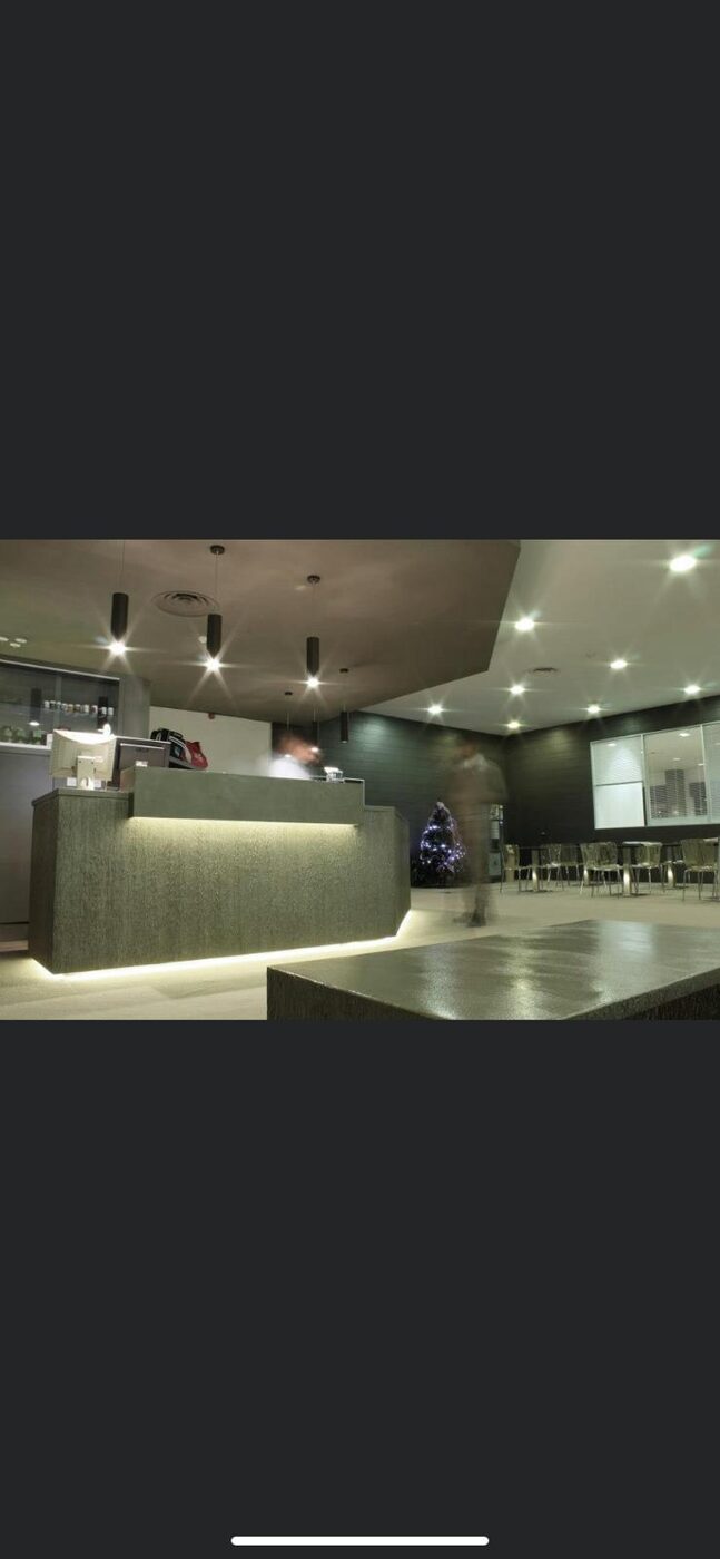 Local comercial reformado con barra